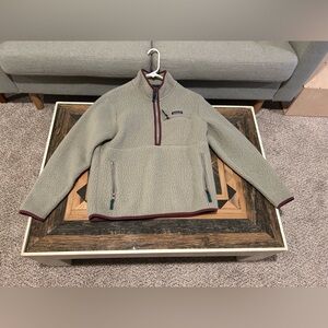 Patagonia women’s gray fleece